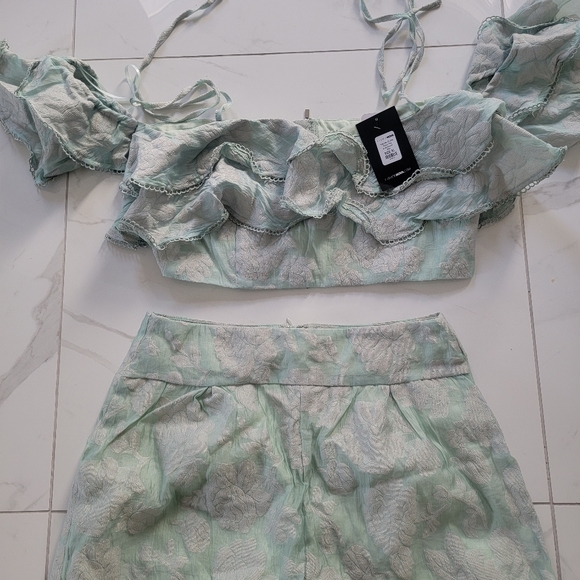 FASHION NOVA Shorts + Top set - Picture 4 of 5